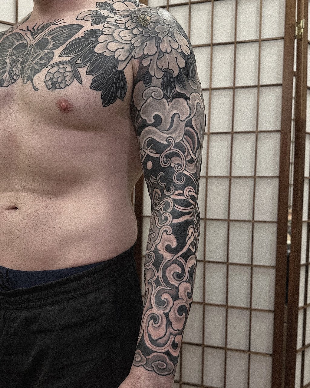 Ornamental Cloudy Sleeve 