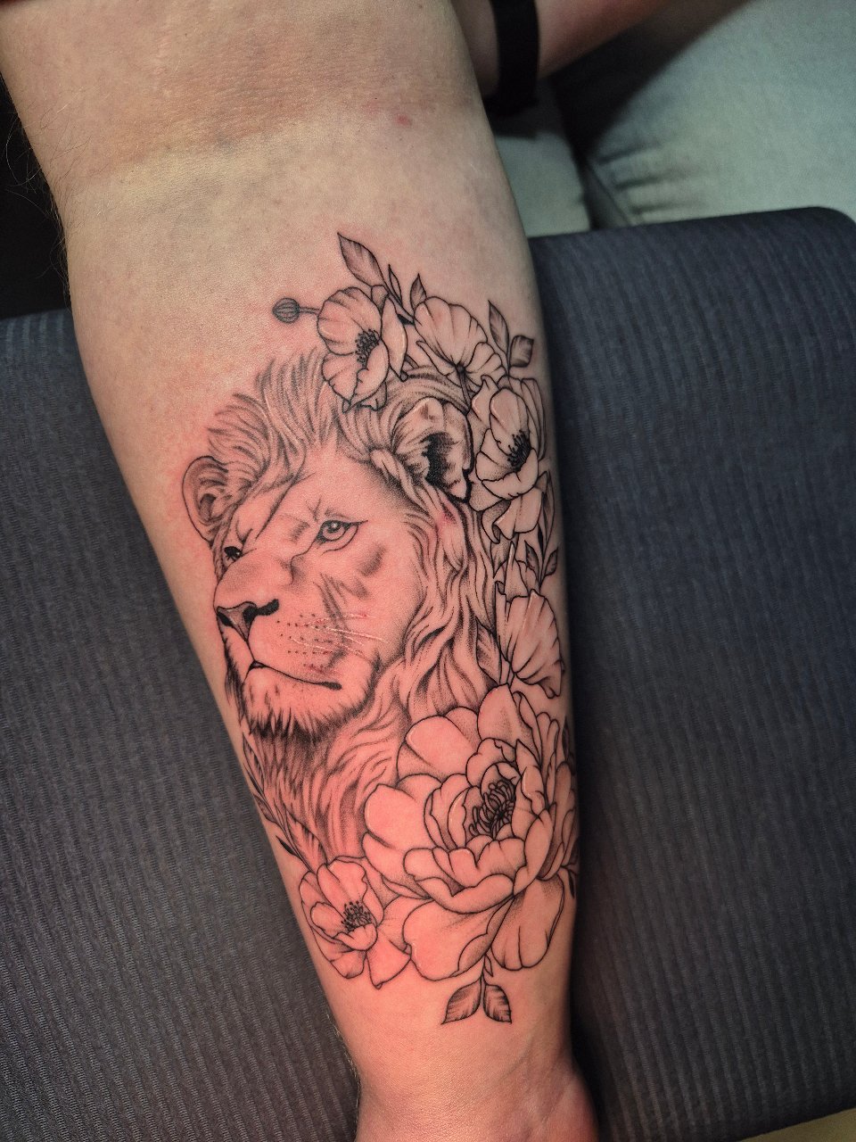 Fineline Löwe mit Blumen