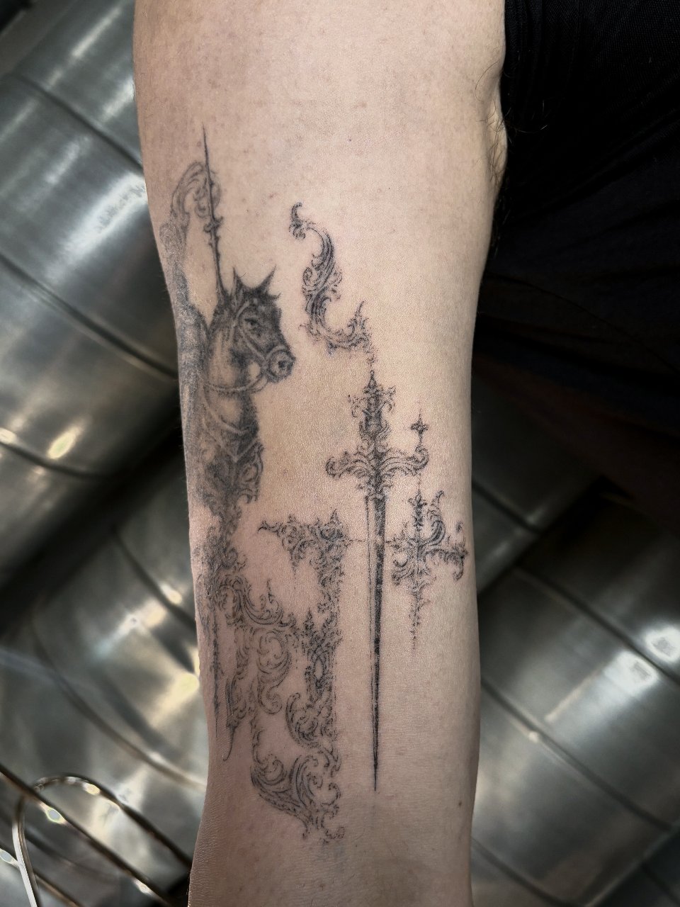 sword with ornamentals (add-on to the knight<2)