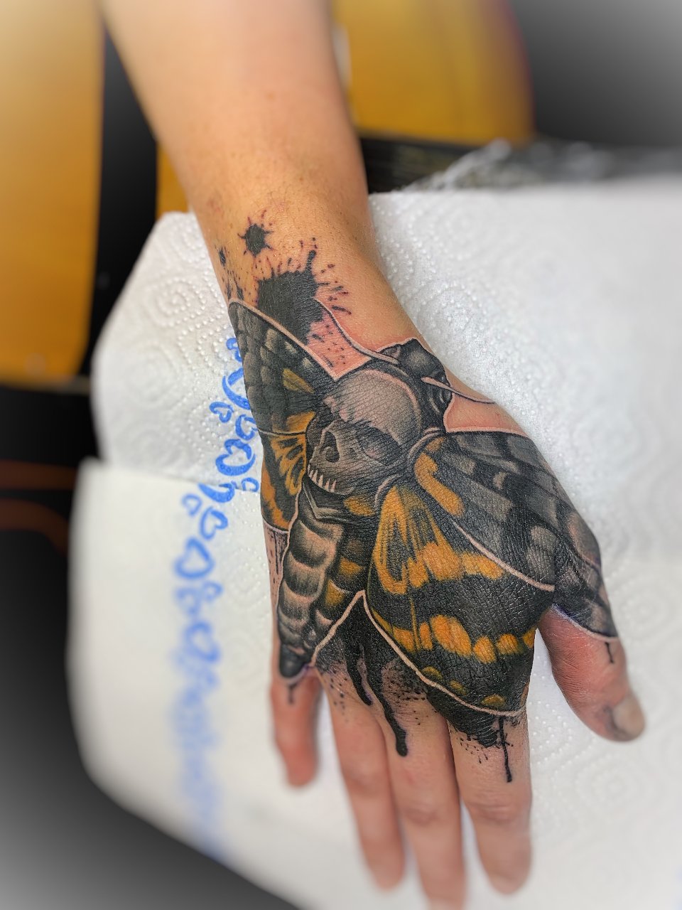 Hand mit Farb💁🏻‍♂️