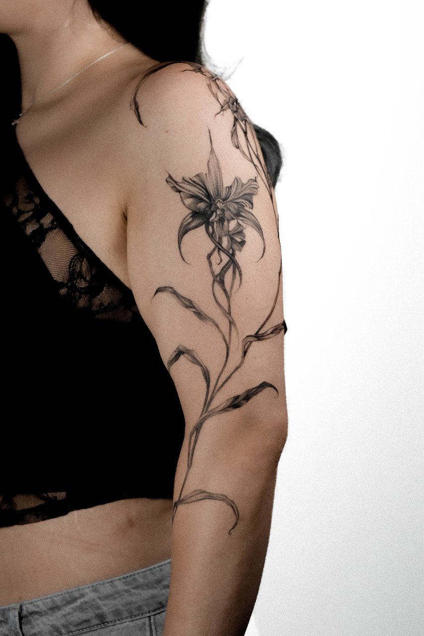 Freehand floral arrangement 